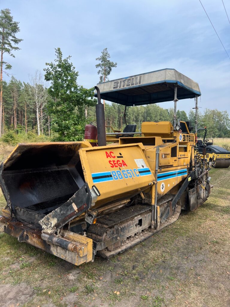 Used Bitelli asphalt paver inspection before purchase