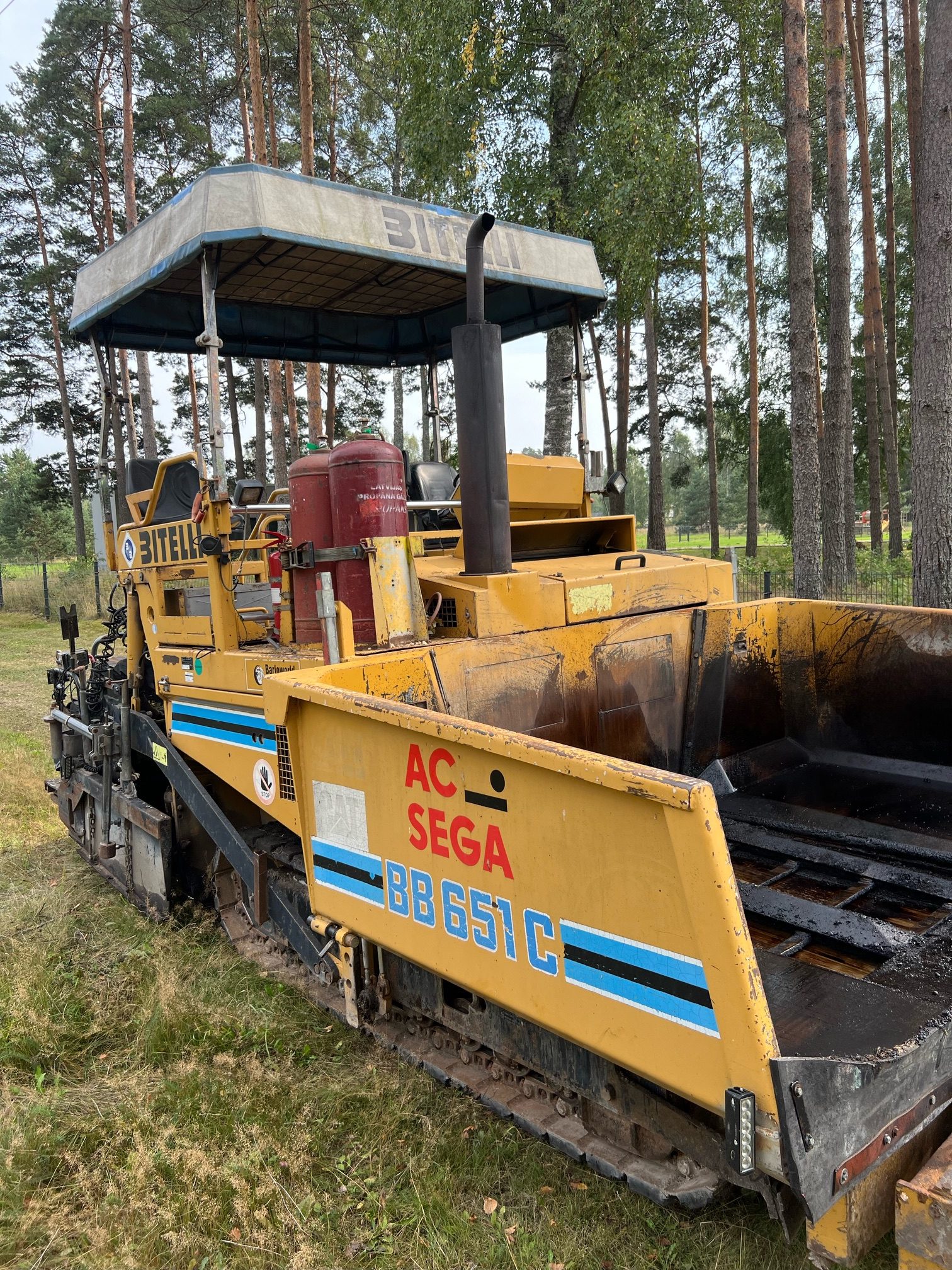 Bitelli asphalt paver - right side