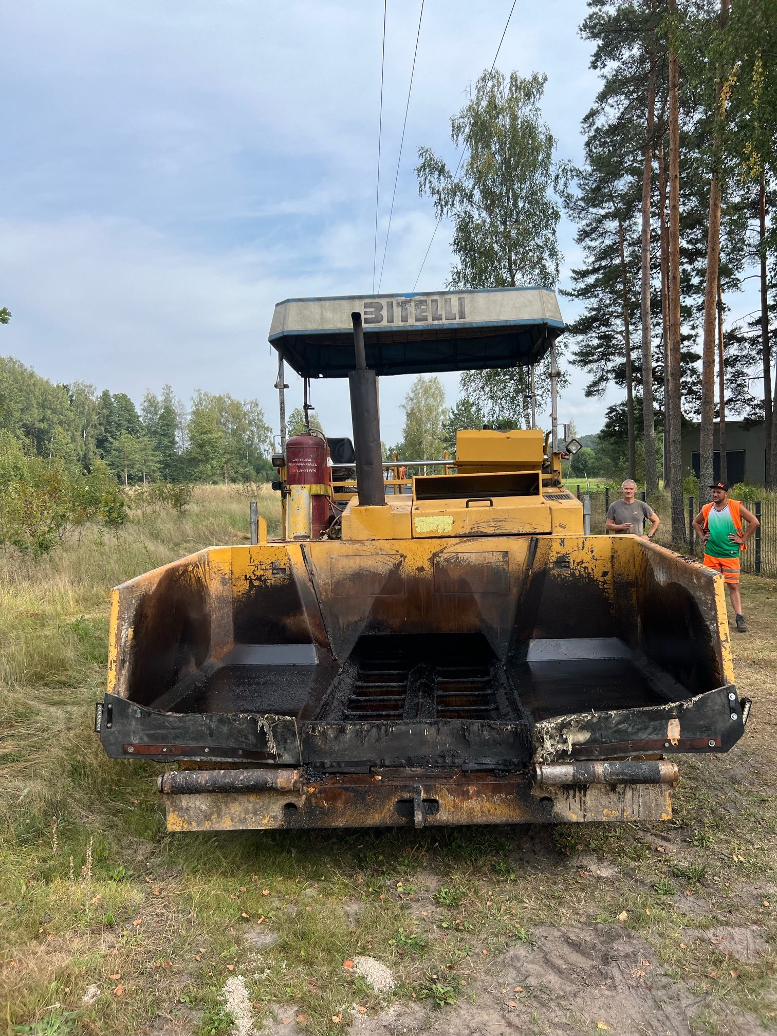 Bitelli asphalt paver - front