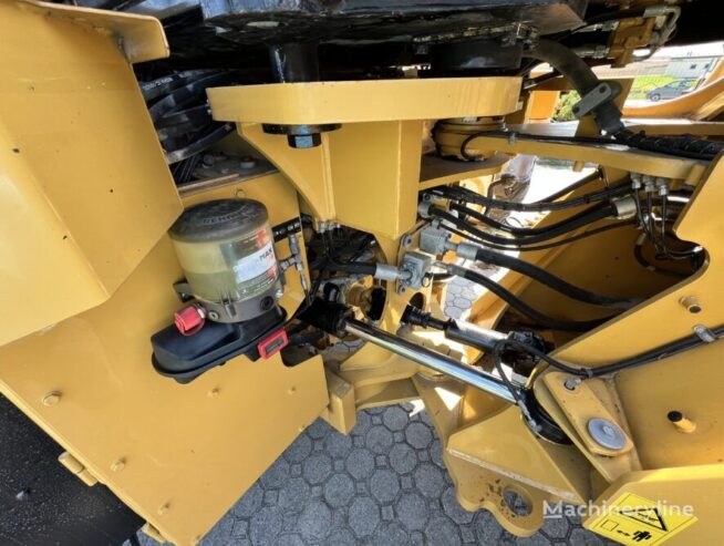Caterpillar CAT 966M wheel loader
