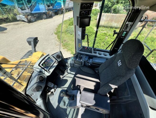 Caterpillar CAT 966M wheel loader