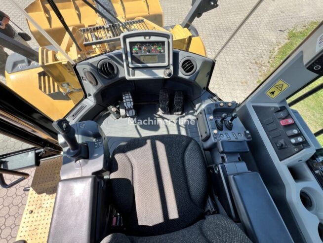 Caterpillar CAT 966M wheel loader