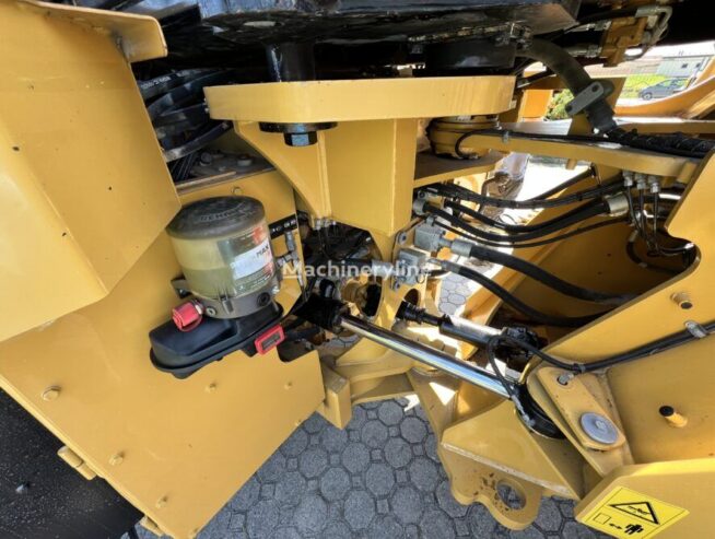 Caterpillar CAT 966M wheel loader